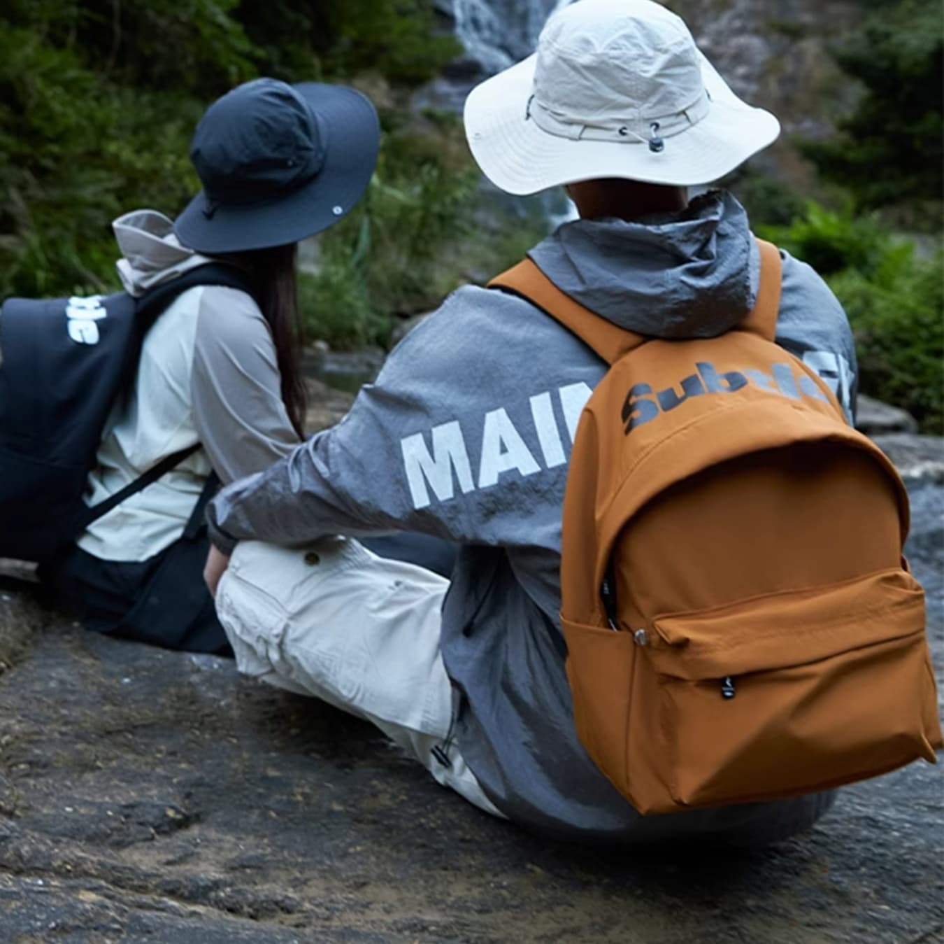 アウトドア散策用 登山防水リュック