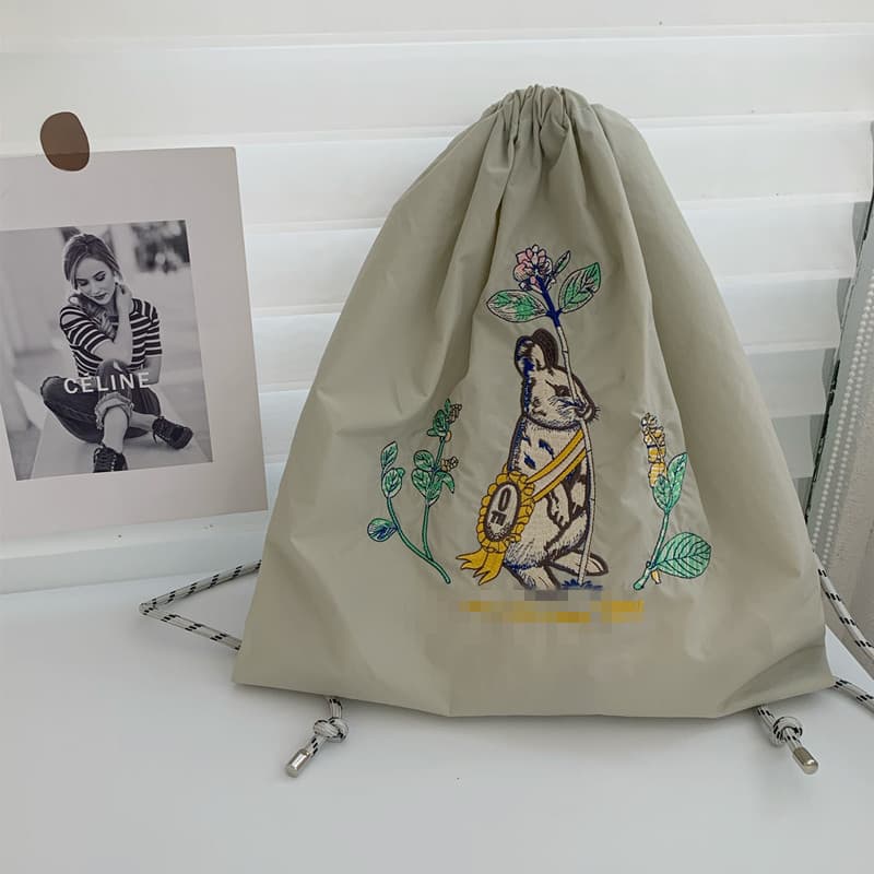 防水リュック イラスト刺繍ナップ巾着リュック